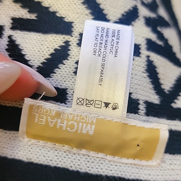 Scarf - Picture 2 of 4